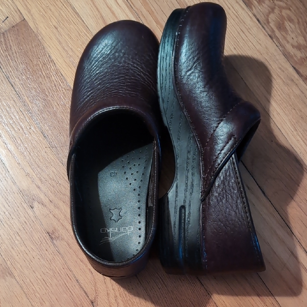 Dansko Men's Dark Brown Leather Loafers - Picture 4 of 9